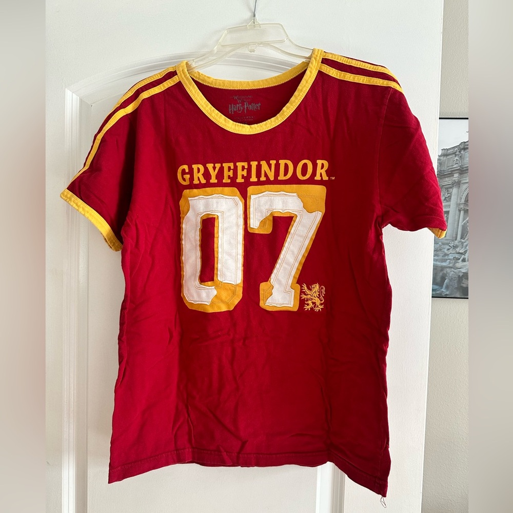 Harry Potter Gryffindor Quidditch T shirt.